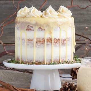 This rum spiked Eggnog Cake with cream cheese frosting and white chocolate ganache is just the thing to warm you up this Holiday season! | livforcake.com