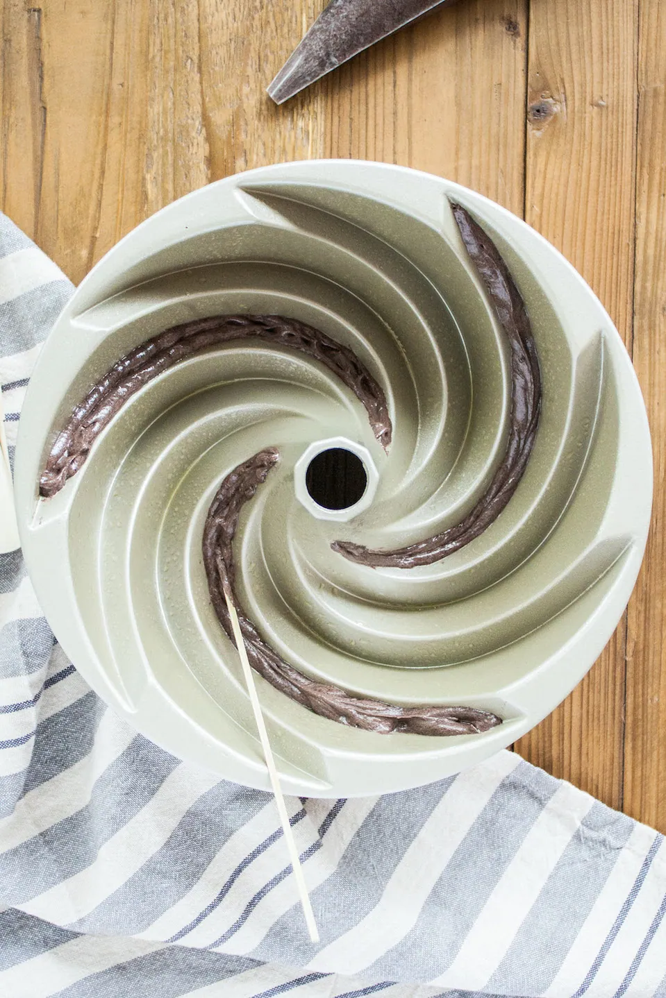 Two-Toned Bundt Tutorial - Liv for Cake