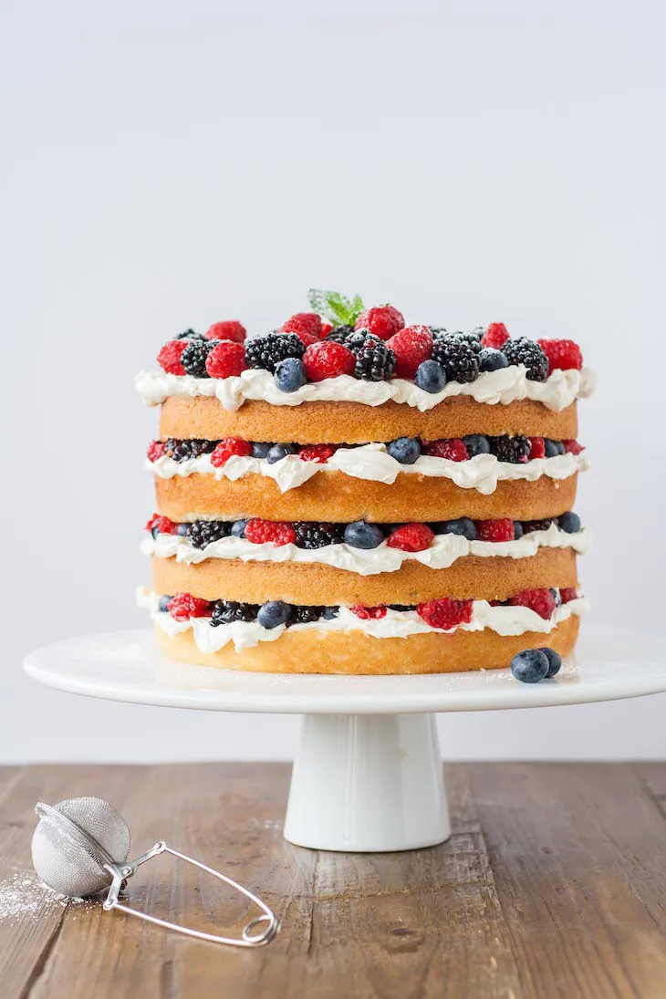 Very Berry Strawberry Cake - Bakersfun