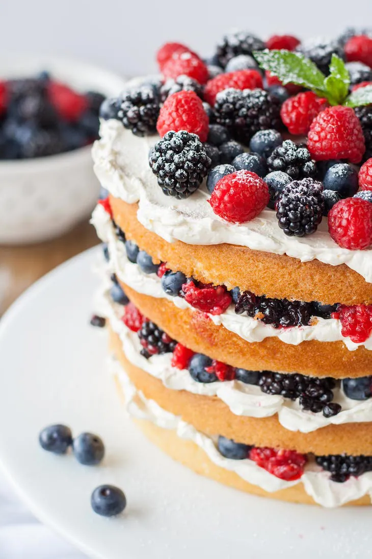 Close up of the berries on top of the cake.