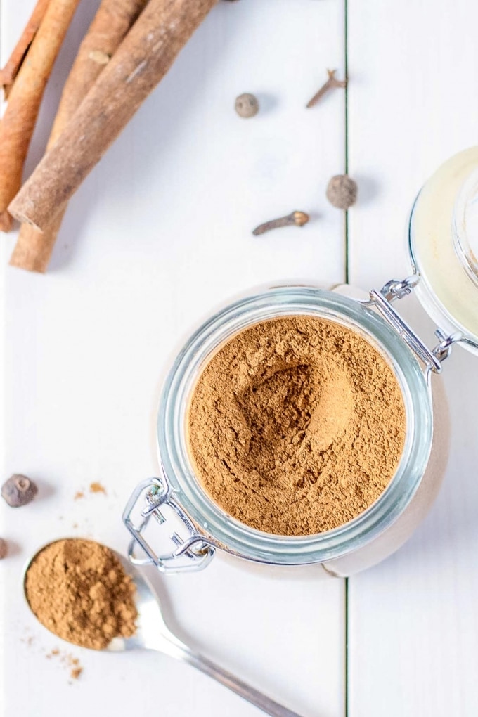 Homemade Gingerbread Spice Mix Liv for Cake