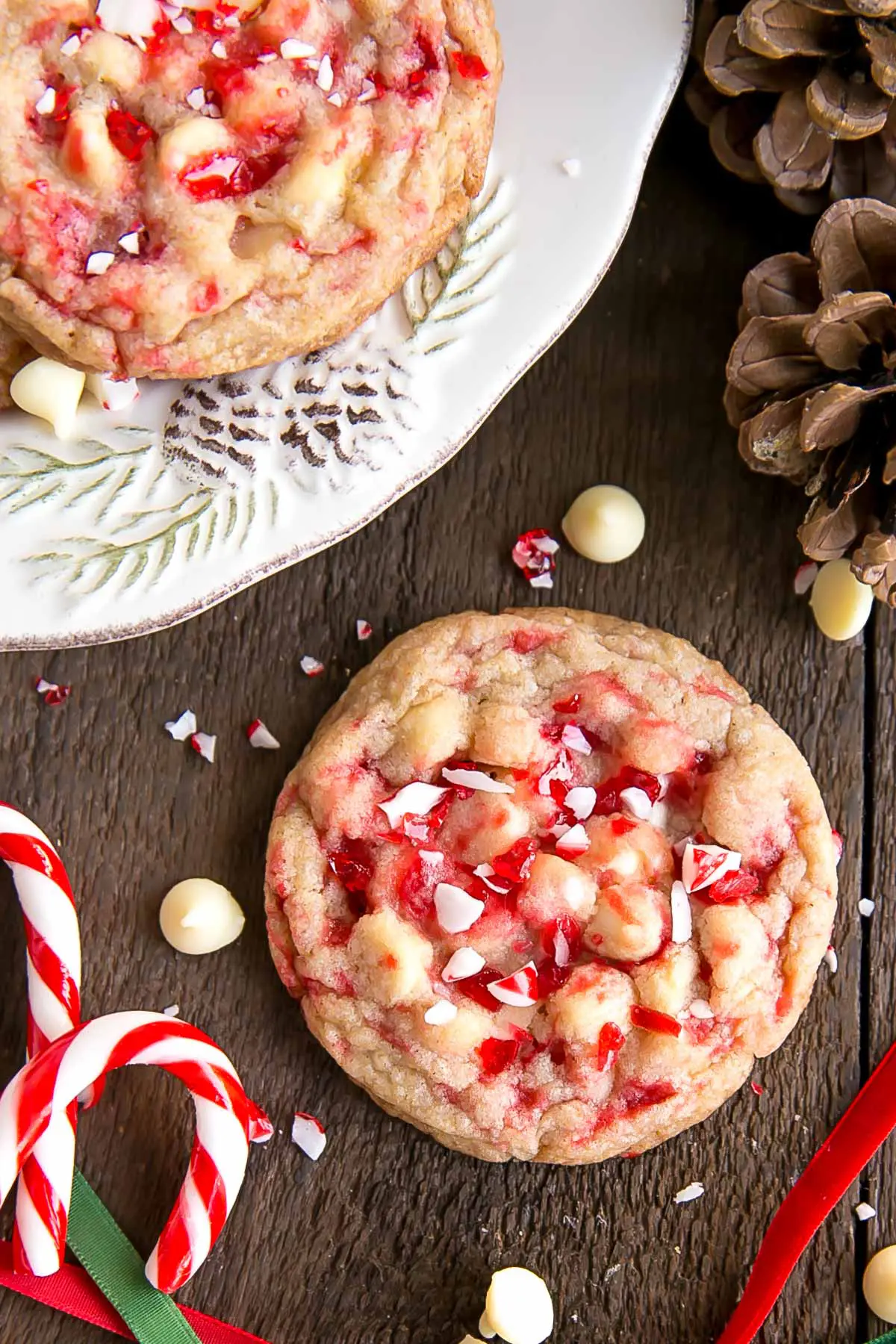 https://livforcake.com/wp-content/uploads/2015/12/white-chocolate-candy-cane-cookies-2.jpg