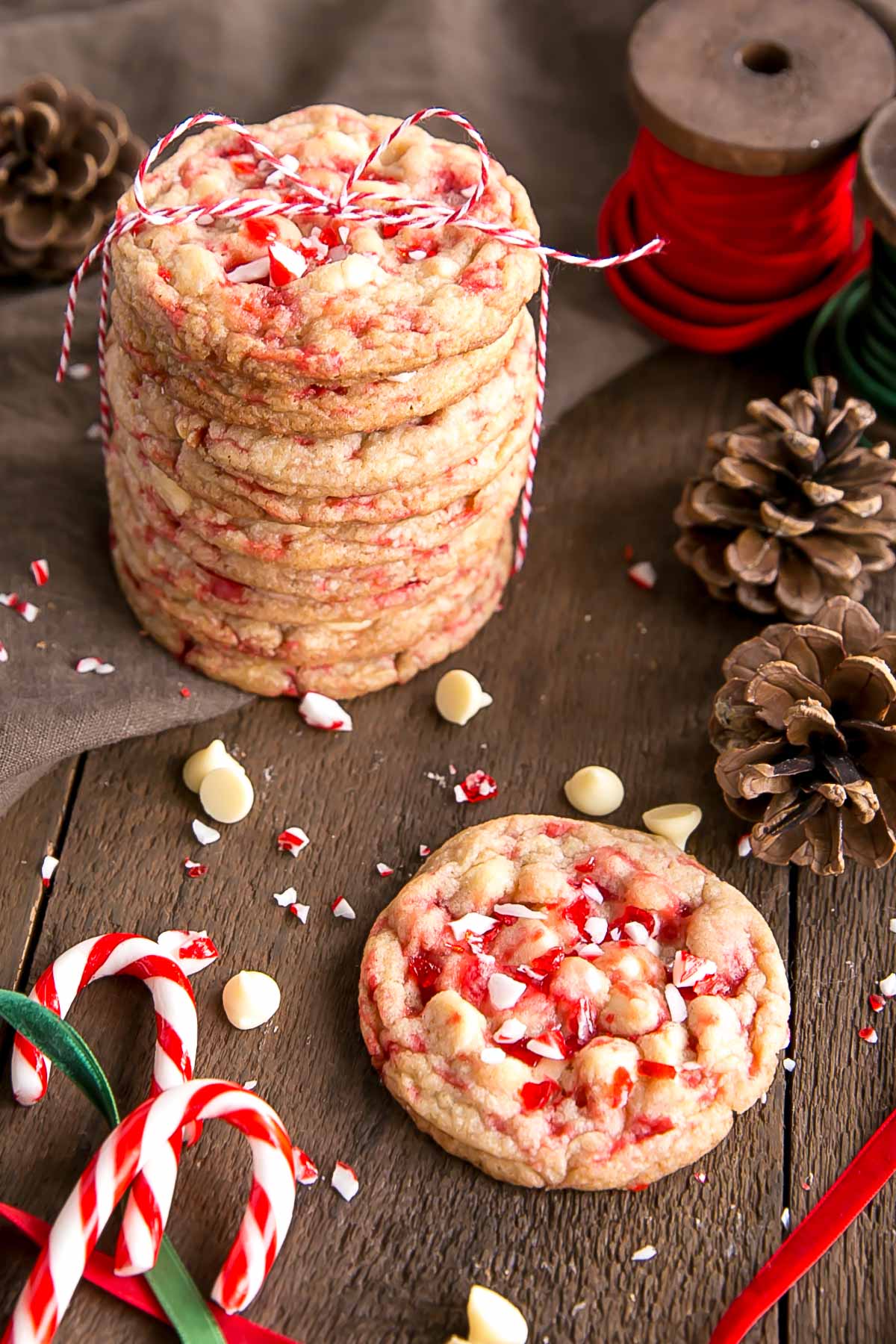 Cookies with white chocolate chips and crushed candy canes