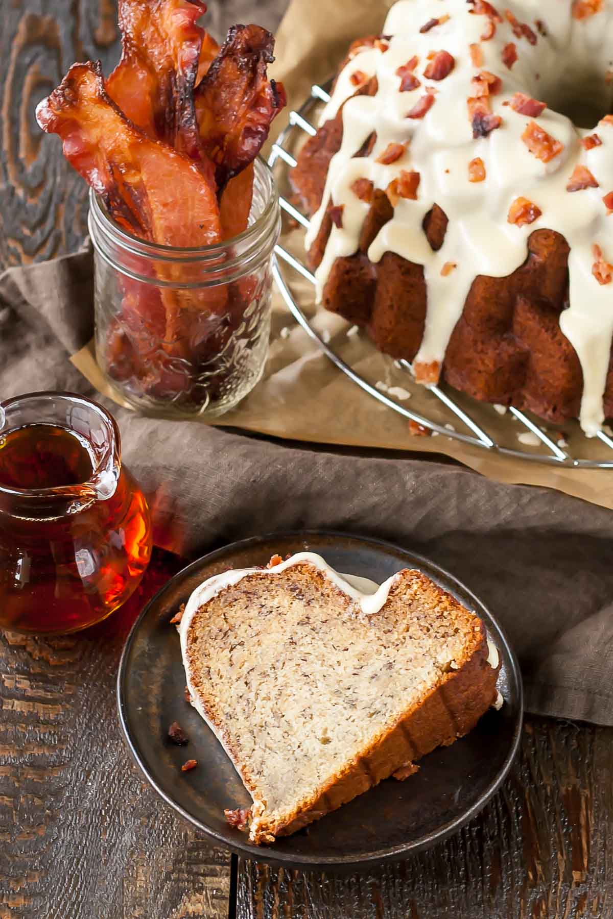 https://livforcake.com/wp-content/uploads/2016/01/banana_bacon_bundt-10.jpg