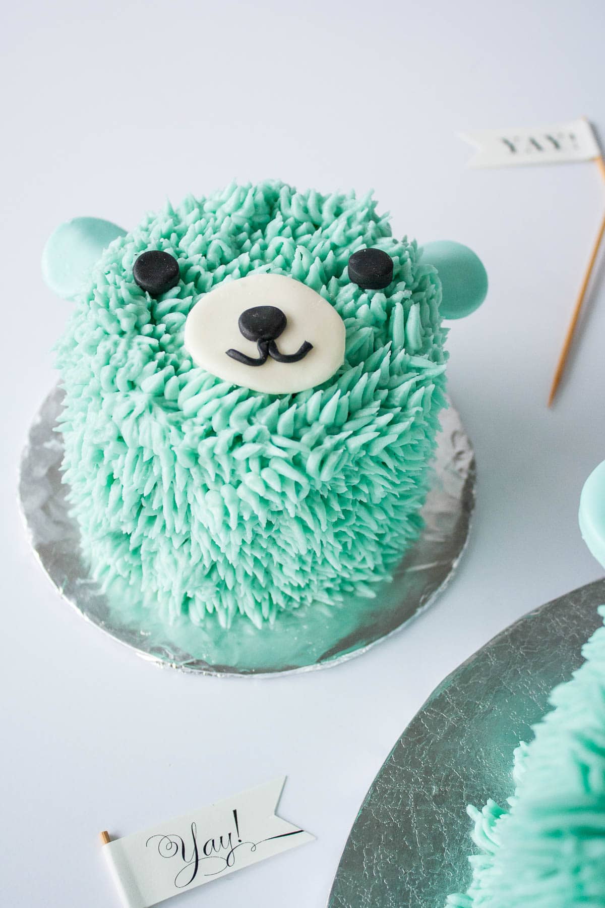 Close up of the mini bear cake.