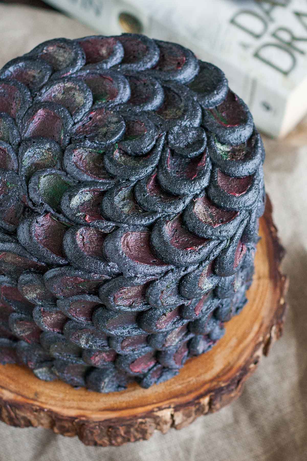 Close up of the dragonscales on the top of the cake.
