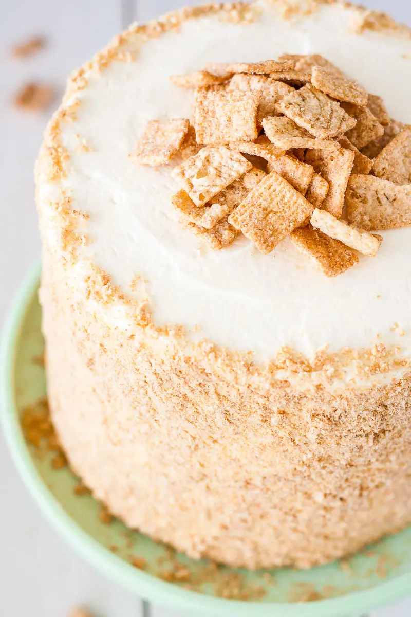 Close up of the cereal on top of the cake.