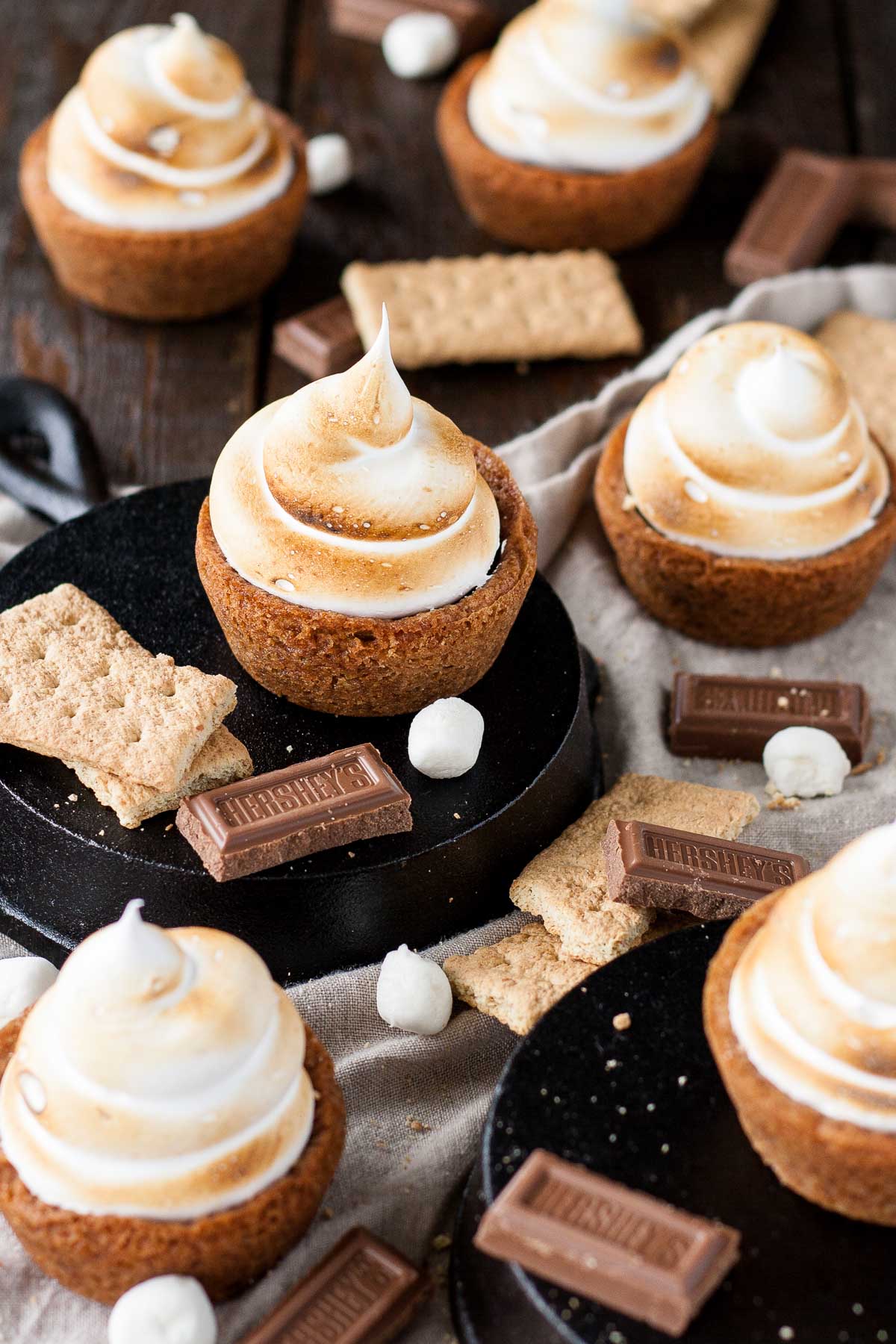 Multiple cookie cups on a table.