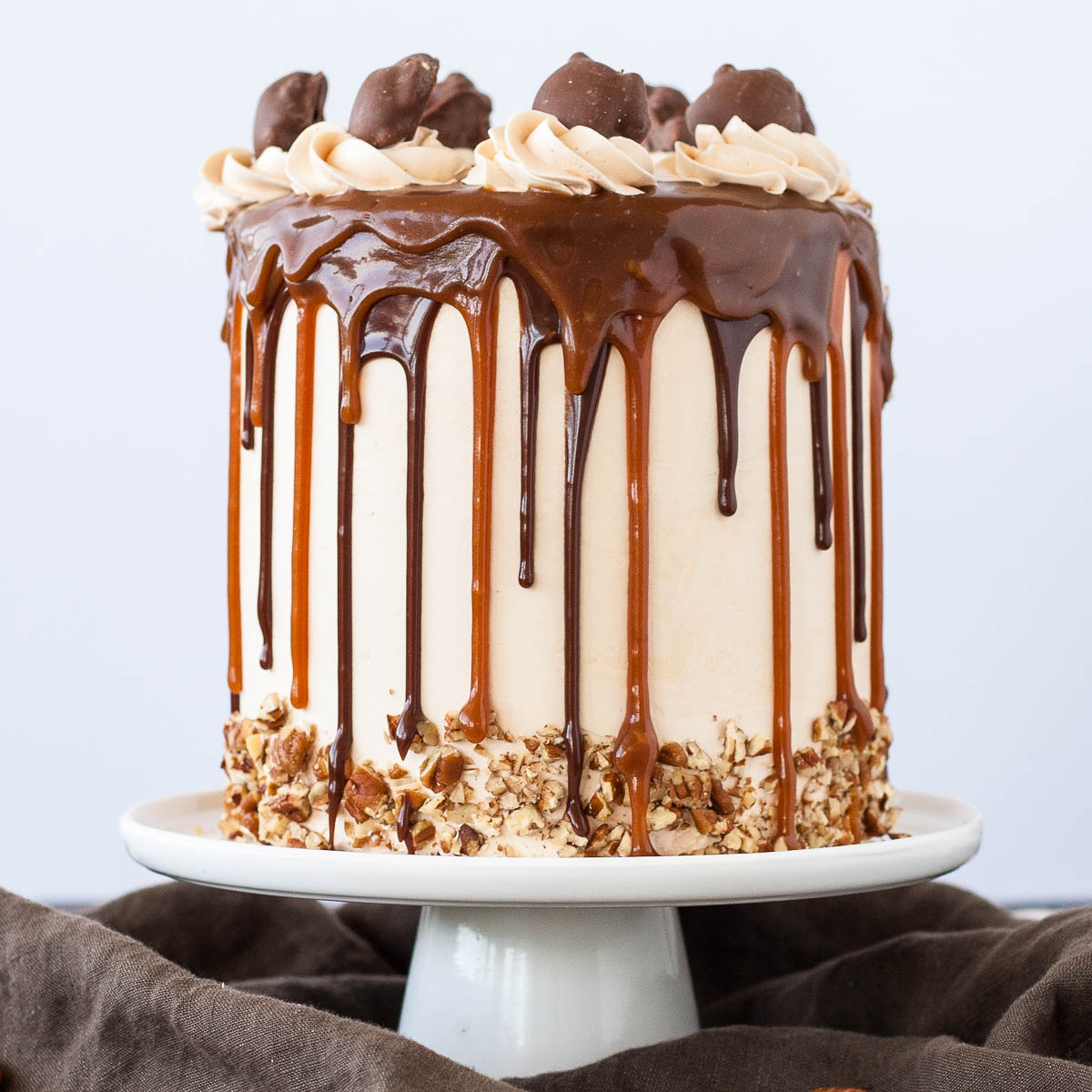 TRIPLE CHOCOLATE FUDGE TURTLE CAKE - YouTube