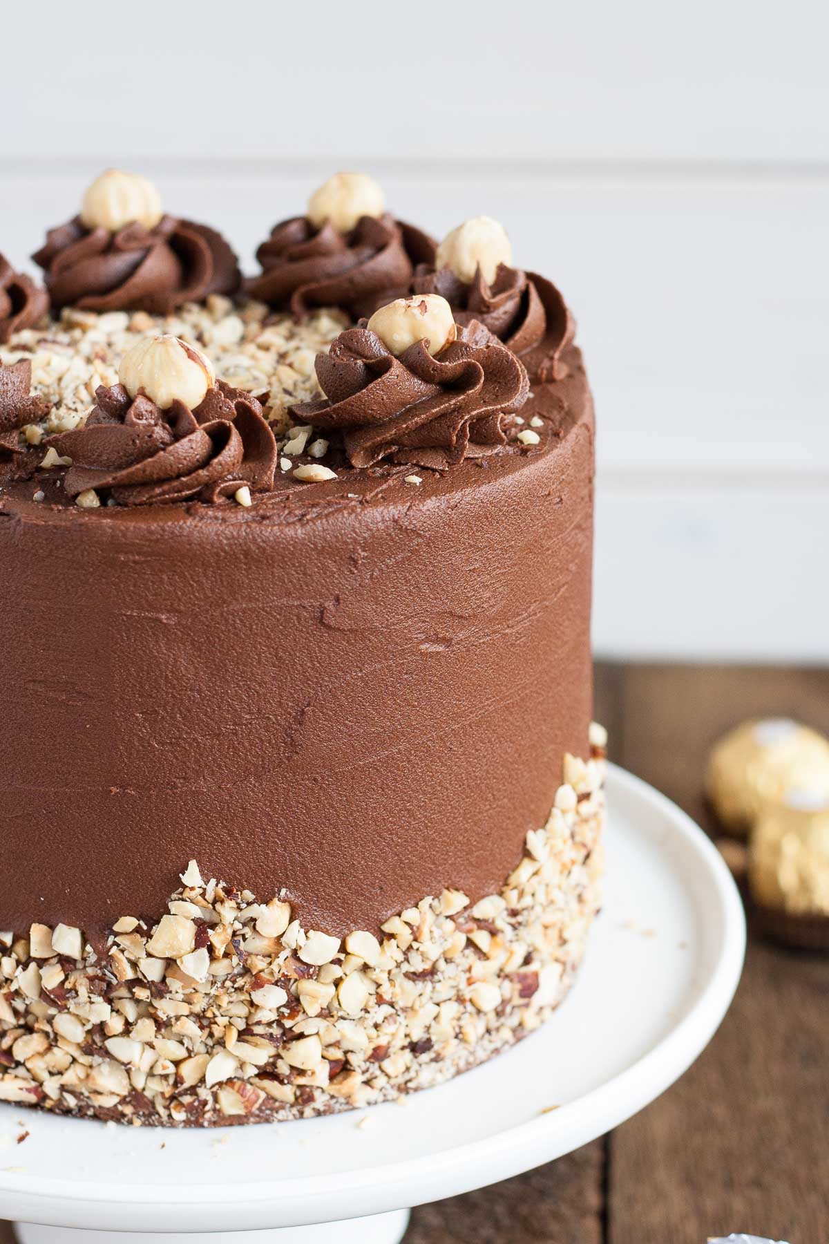 Close up of rosettes on top of the cake 