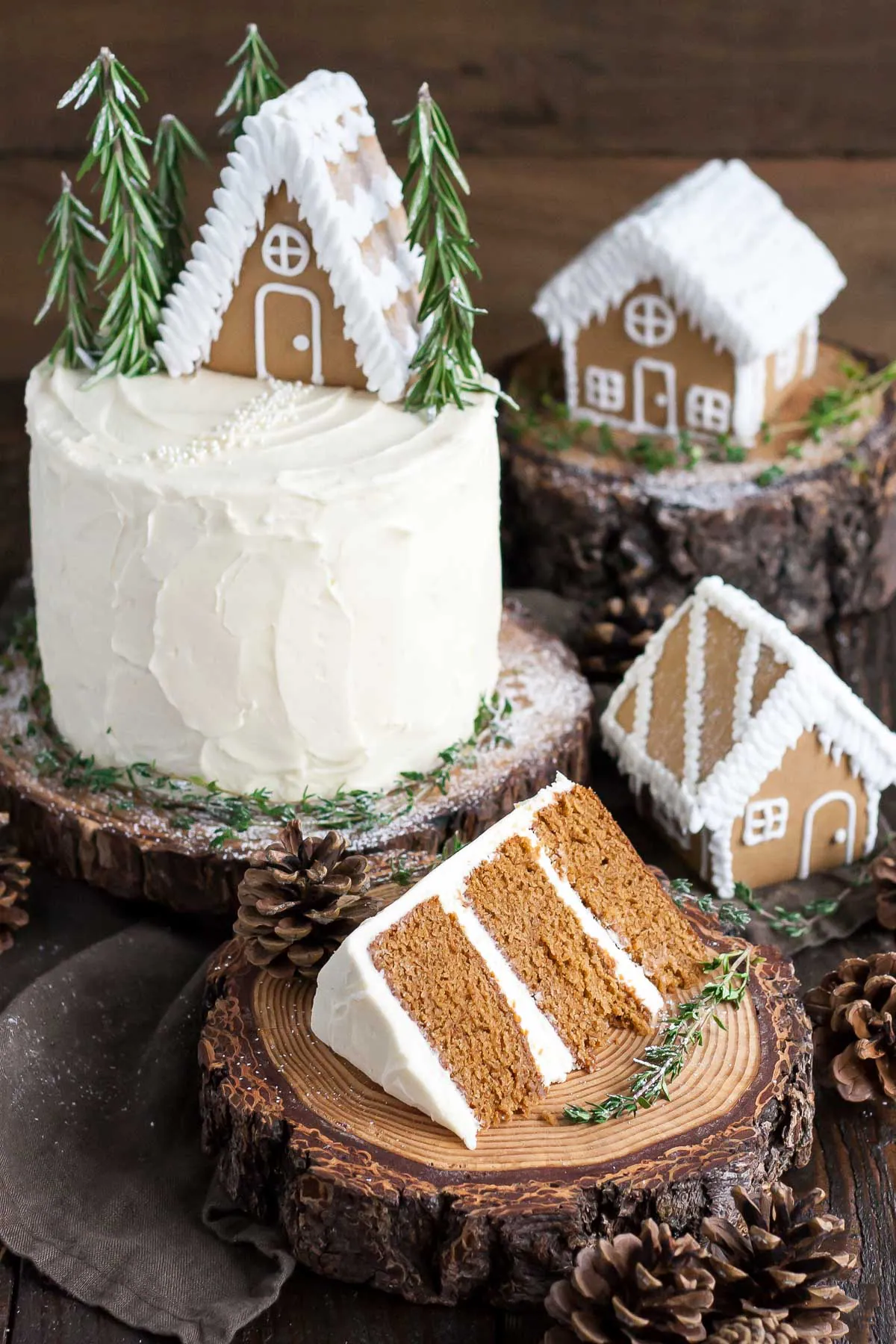 Part de gâteau sur une assiette.