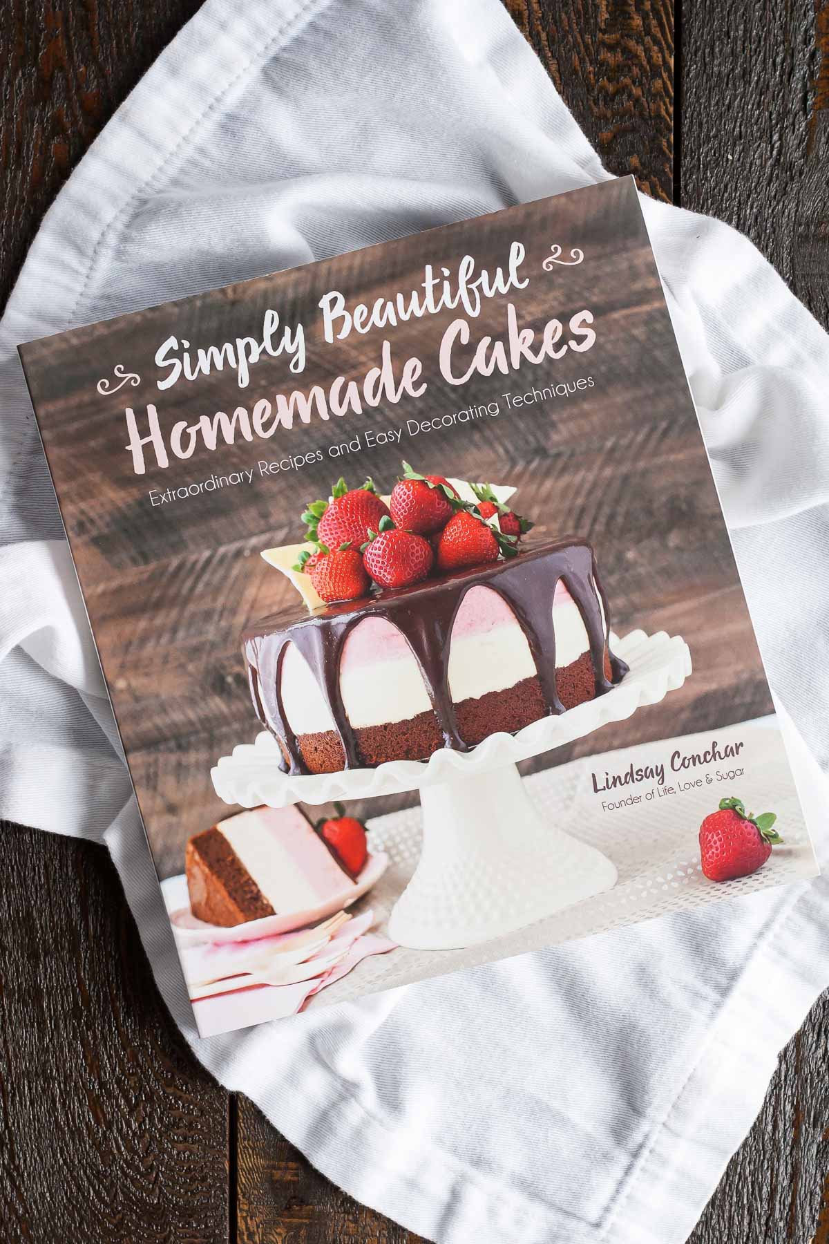 Photo of the Simply Beautiful Homemade Cakes book.