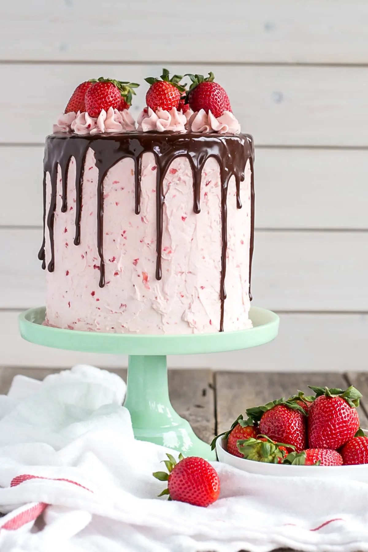 Chocolate Fudge Cake with Strawberry and Twix : The making of a birthday  cake « Bong Appetite..