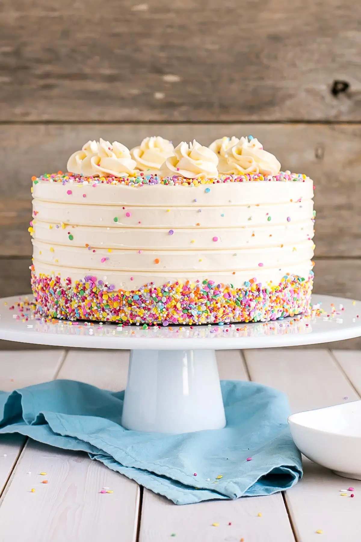 Amazing Small Vanilla Cake (6-inch) - Sweetest Menu