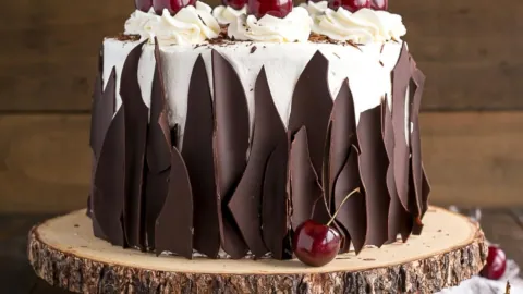 Order Online Amazing Black Forest Cake Half kg - Winni.in | Winni.in-sgquangbinhtourist.com.vn