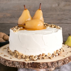 This Pear & Walnut Cake with Honey Buttercream is the perfect way to kick off the Fall season. | livforcake.com
