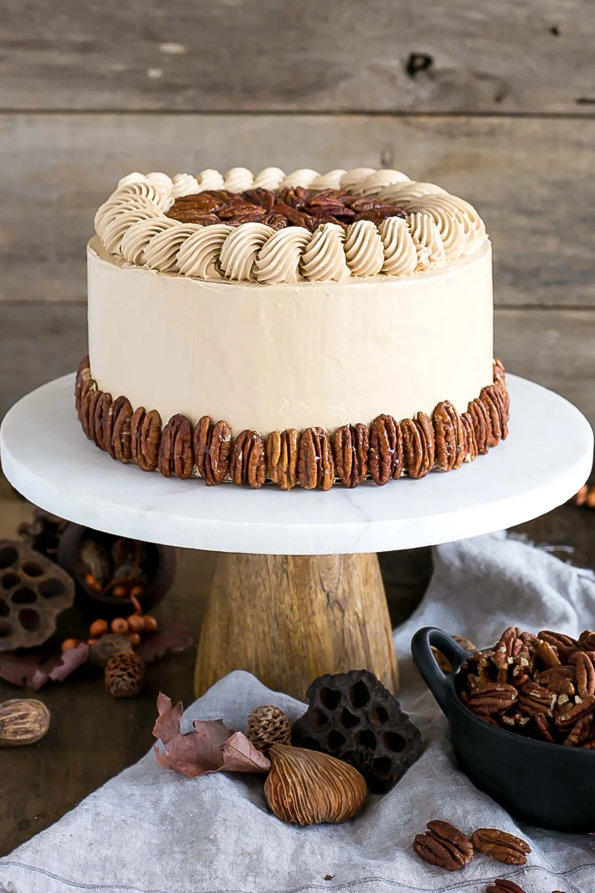 Southern Pecan Praline Cake | gritsandpinecones.com