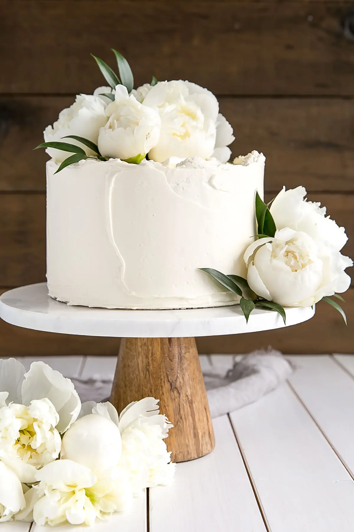 Elegant Flower Cake - Duke Bakery