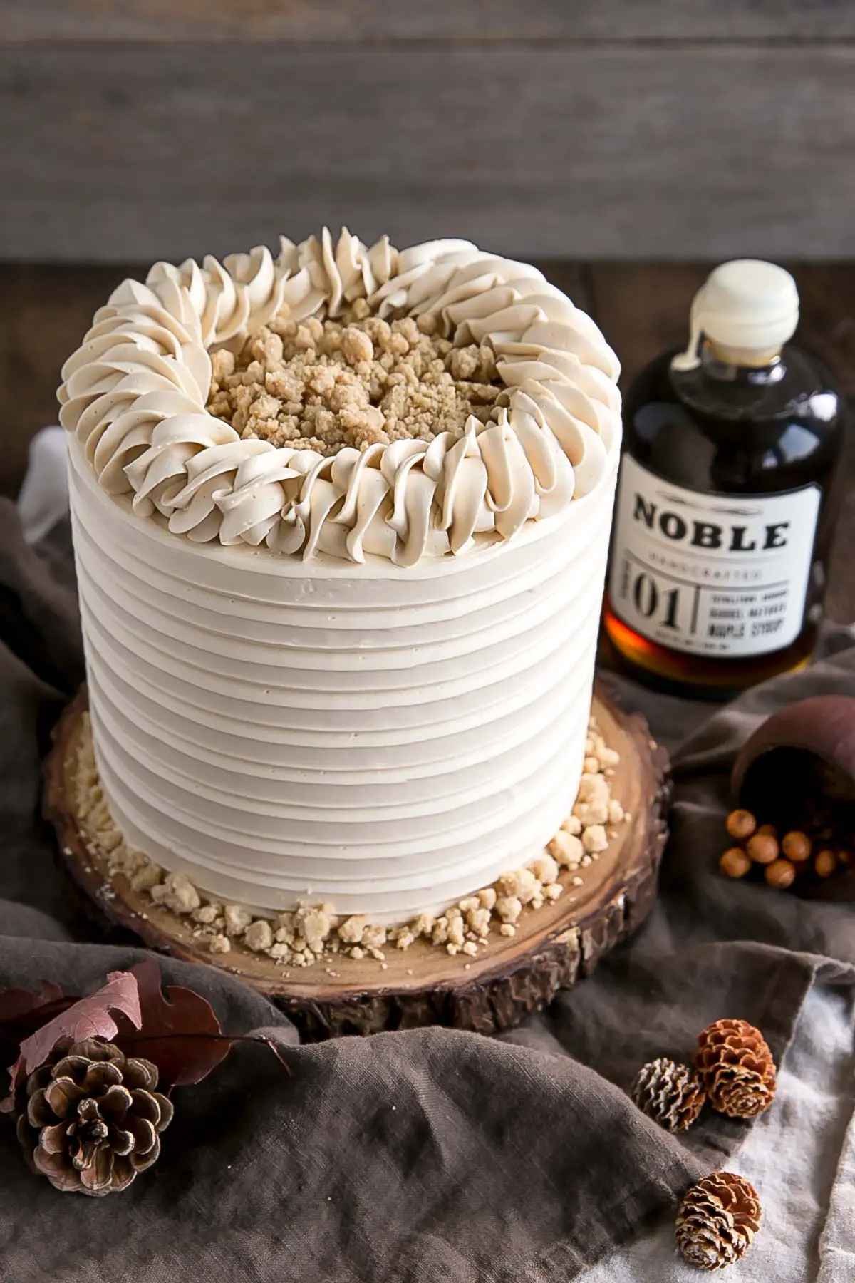 This Maple Cake is packed with pure, natural maple flavour throughout. Maple cake layers with a maple buttercream and maple streusel. | livforcake.com