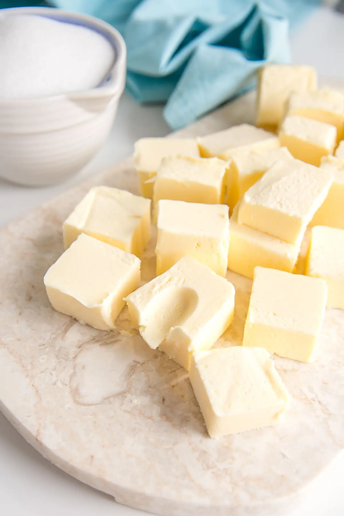 How to get Sharp Edges on a Cube Cake using, Swiss Meringue Buttercream