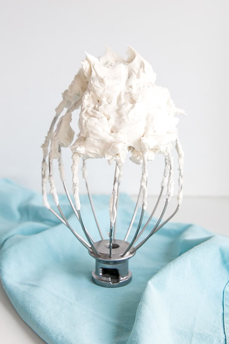 How to Make Buttercream White Liv for Cake