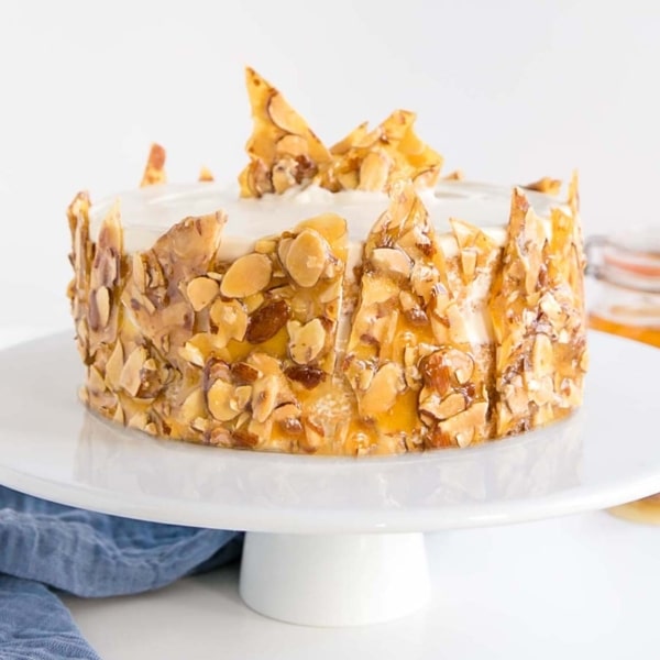 Honey Almond Cake with Diplomat Cream Liv for Cake Honey Almond Cake with Diplomat Cream Liv for Cake